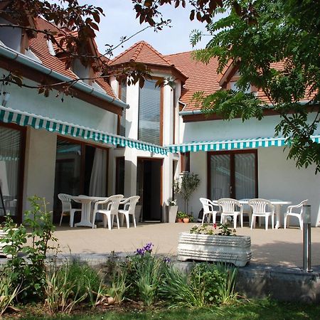 Emil Porta Hotell Balatongyörök Eksteriør bilde