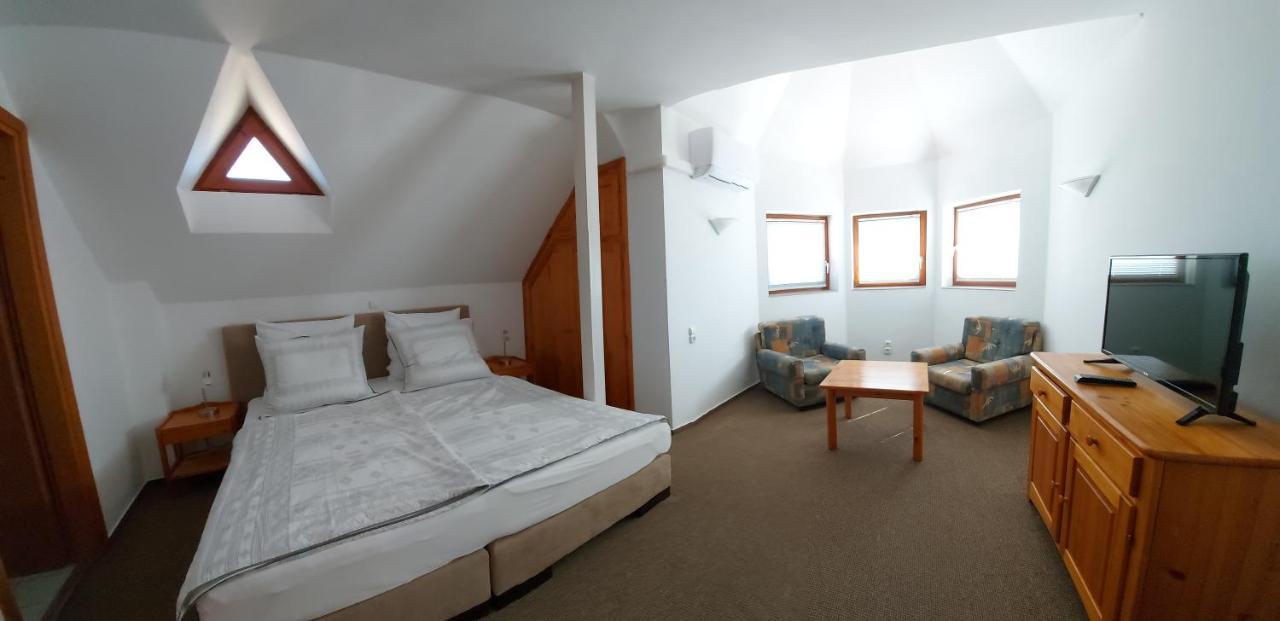 Emil Porta Hotell Balatongyörök Eksteriør bilde