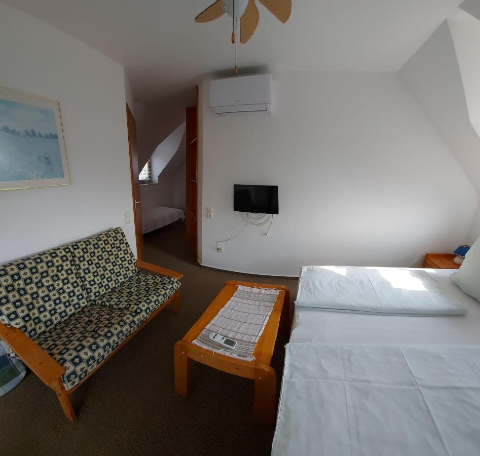 Emil Porta Hotell Balatongyörök Eksteriør bilde
