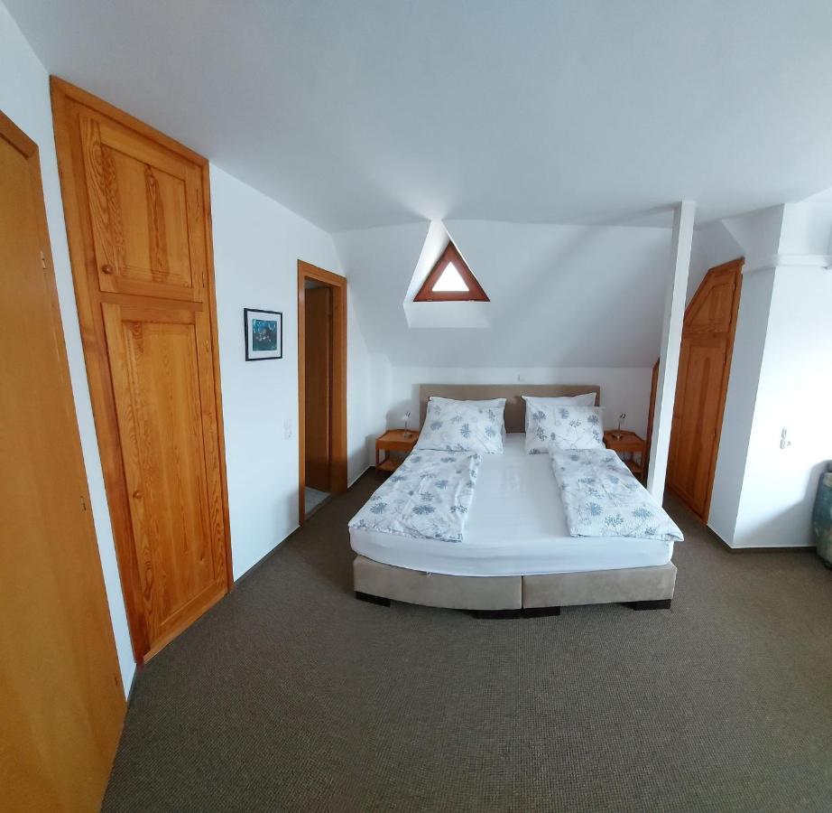 Emil Porta Hotell Balatongyörök Eksteriør bilde